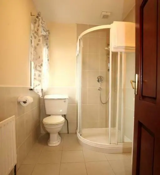 Deluxe Kolmen Hengen Huone, Doogarry House B&b
