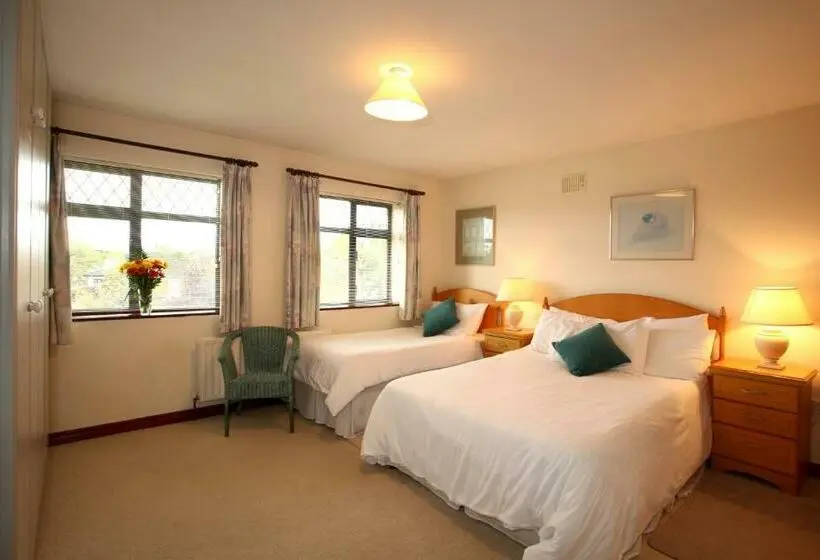Deluxe Kolmen Hengen Huone, Doogarry House B&b