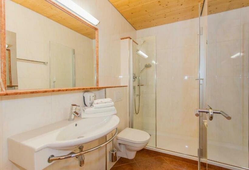 スタンダード4人部屋, Hettlerhof