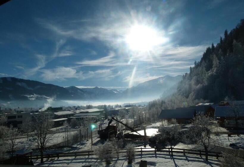 スタンダード4人部屋, Hettlerhof