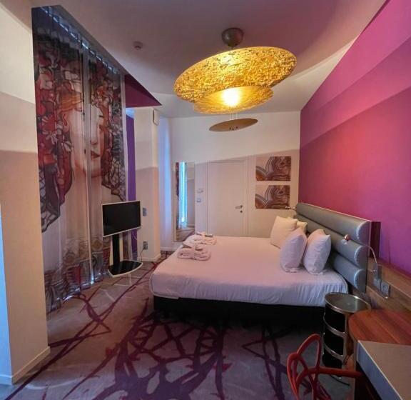 סוויטה עם ג'קוזי, Martin S Dream