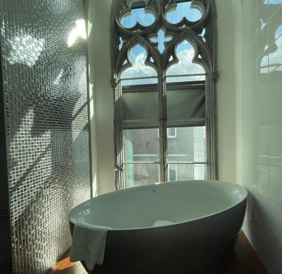 סוויטה עם ג'קוזי, Martin S Dream