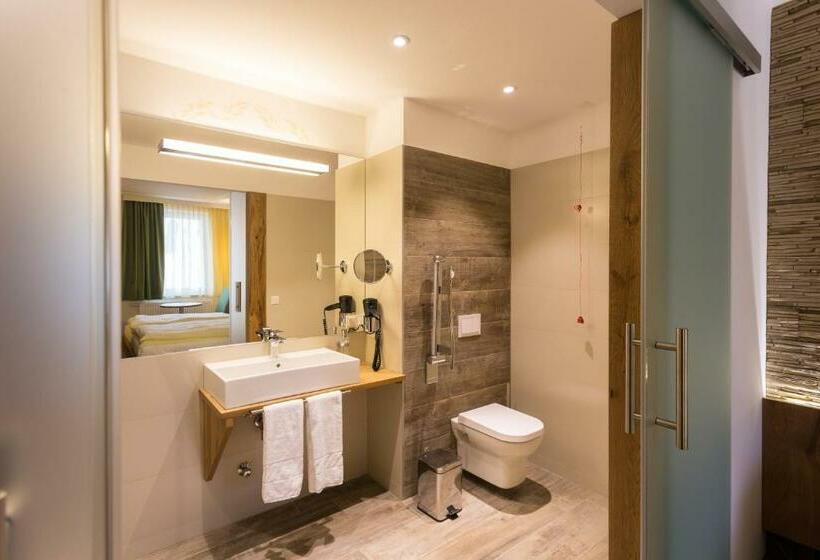 غرفة قياسية لذوى الاحتياجات الخاصة, Schlof Guat