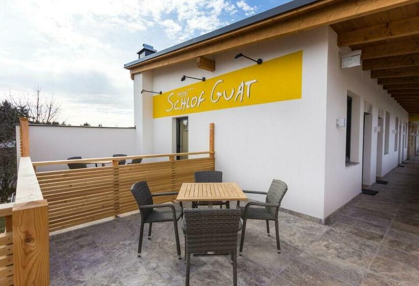 جناح مزود بتراس, Schlof Guat