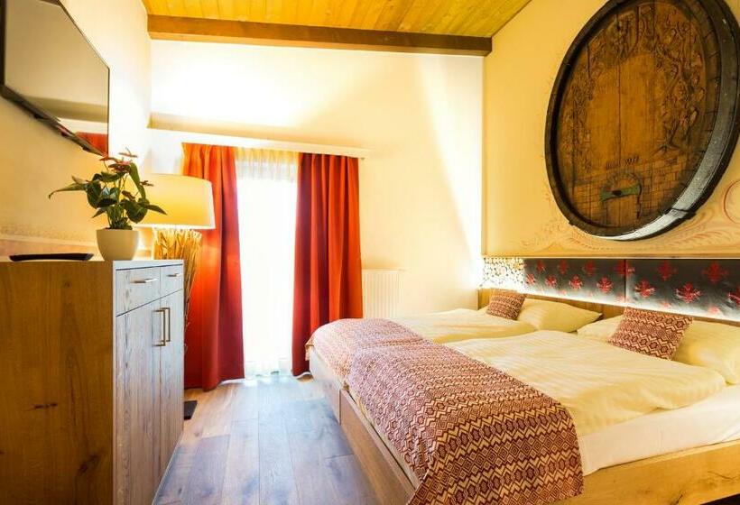 جناح مزود بتراس, Schlof Guat