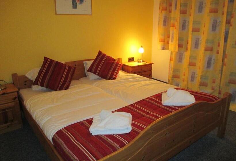 Номер Стандарт Трехместный, Untermetzger