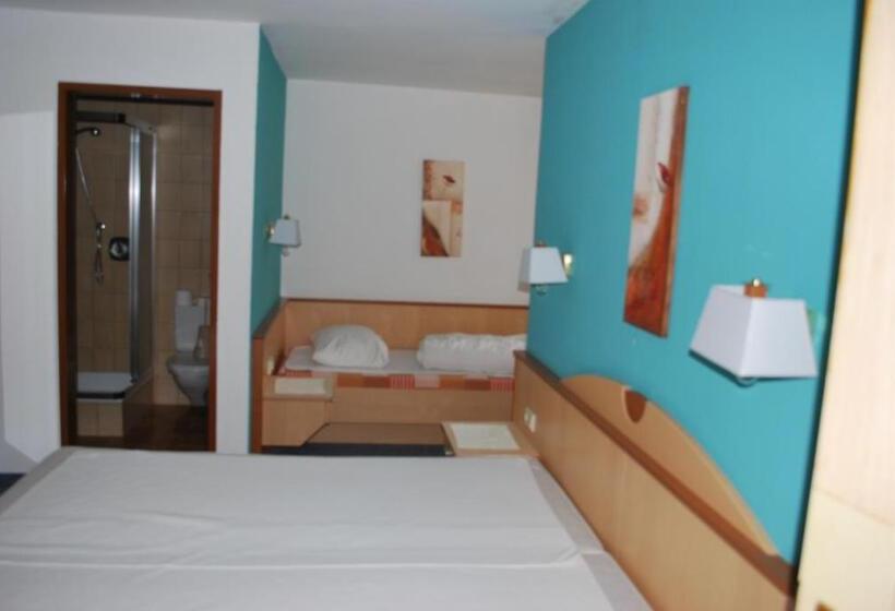 Номер Стандарт Трехместный, Untermetzger