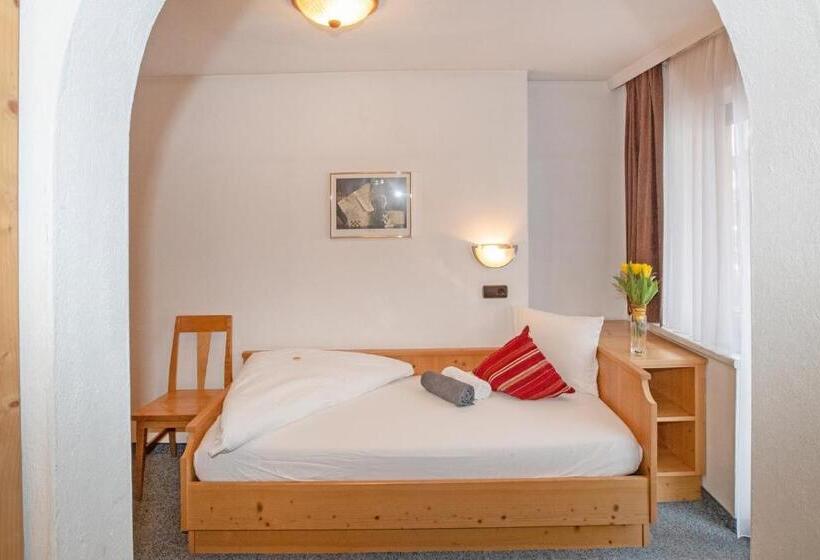 Номер Стандарт Трехместный, Untermetzger