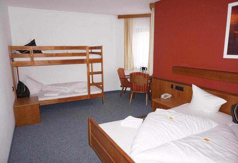 Семейный Номер, Untermetzger