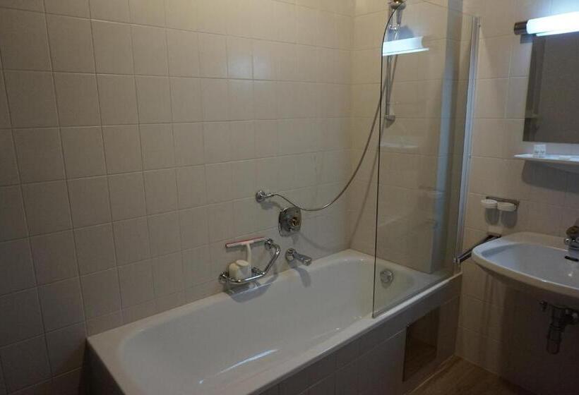 Семейный Номер, Untermetzger