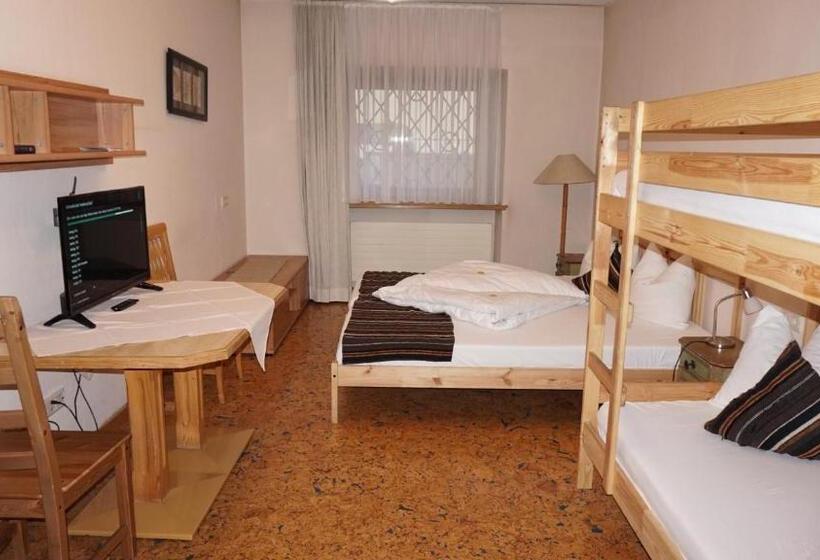 Апартаменты 4 Спальни, Untermetzger