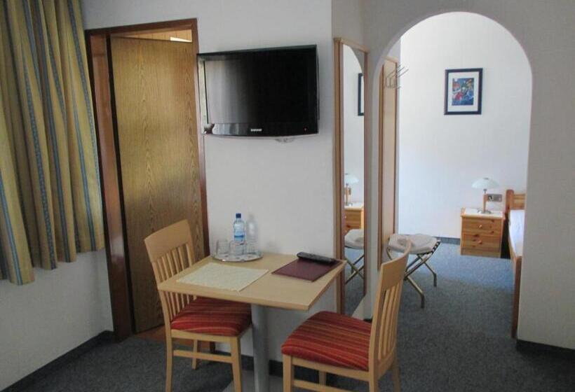 Семейный Номер, Untermetzger