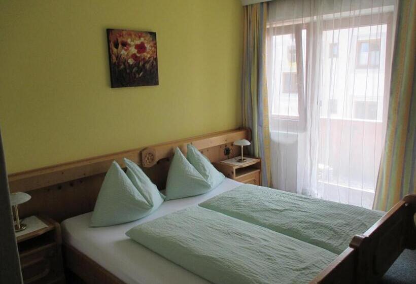 Номер Стандарт Трехместный, Untermetzger