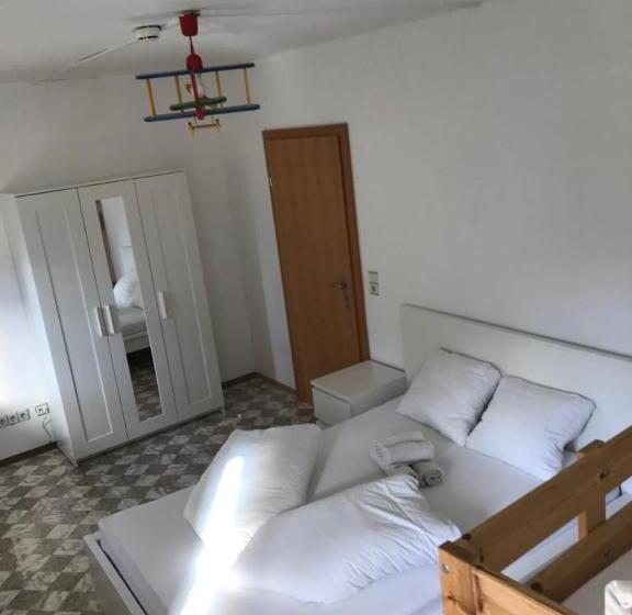 Апартаменты 4 Спальни, Untermetzger