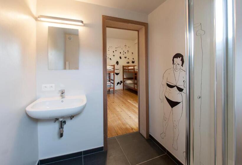 家庭间, Kaba Hostel