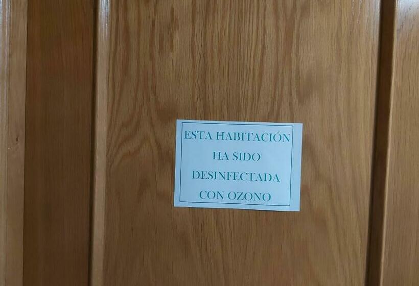 スタンダードルーム, Motel Acropolis