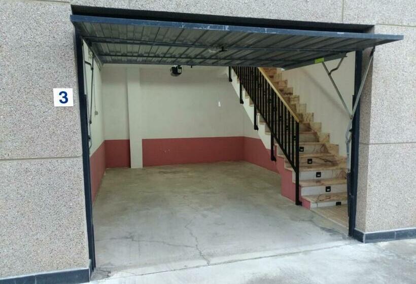 スタンダードルーム, Motel Acropolis