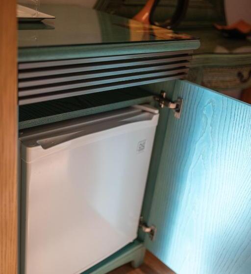 スイート, Motel Acropolis