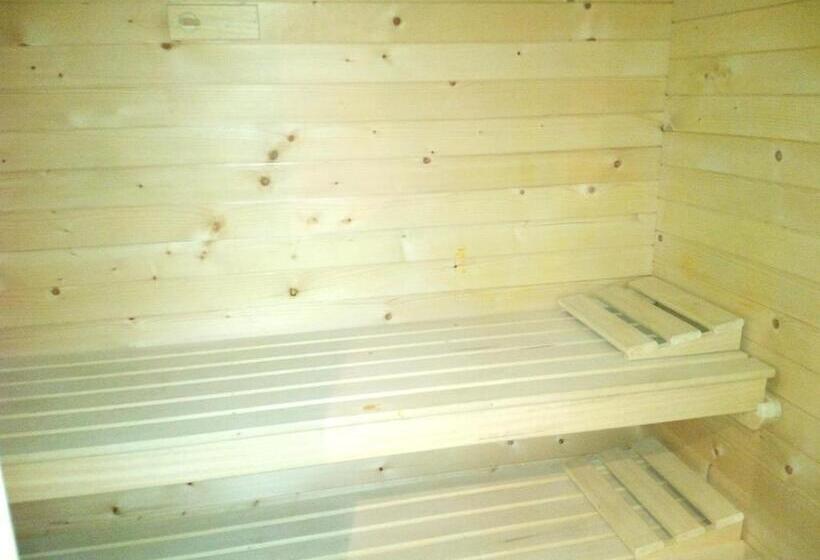 スイート, Motel Acropolis