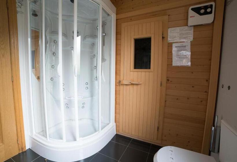 スイート, Motel Acropolis