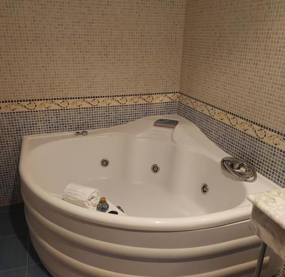 ハイドロマッサージバス付きスイート, Motel Acropolis