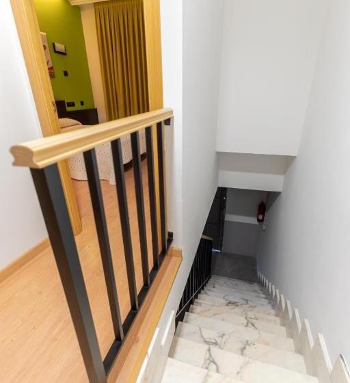 スタンダードルーム, Motel Acropolis