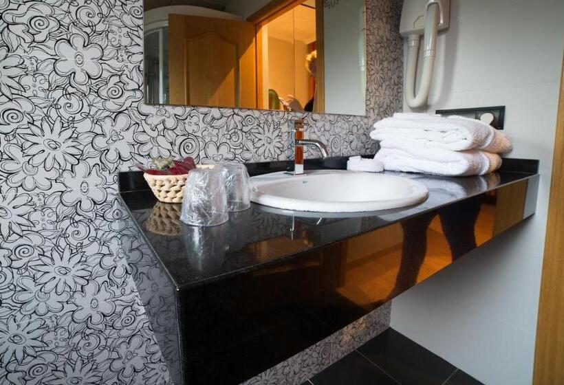 スイート, Motel Acropolis