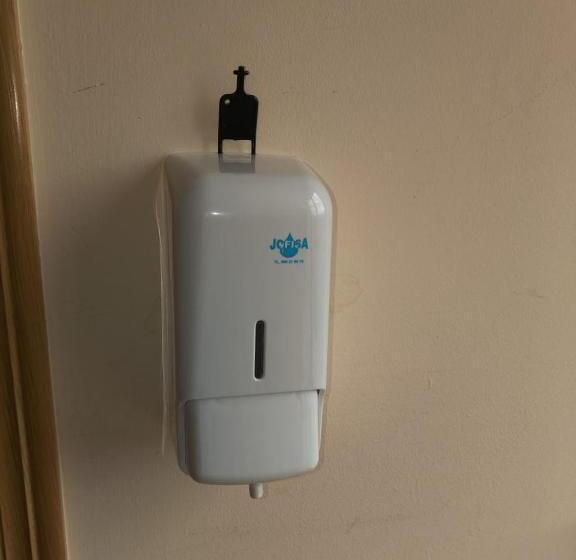 スイート, Motel Acropolis