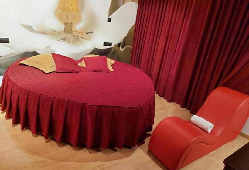 ハイドロマッサージバス付きスイート, Motel Acropolis