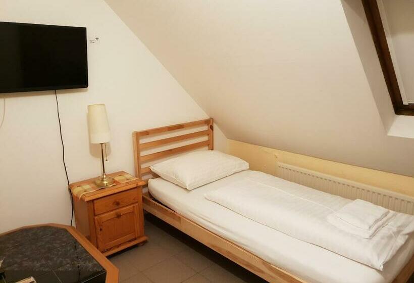 单人经济间, Pirates