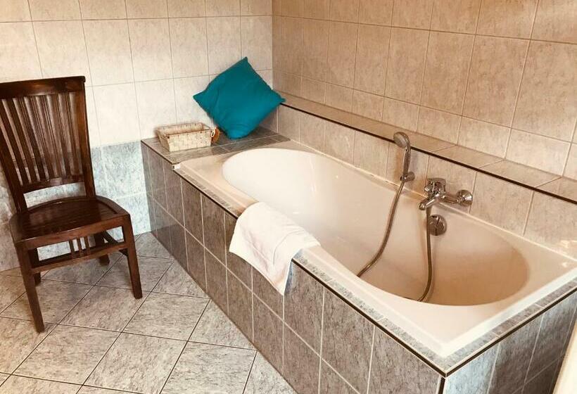 Номер Стандарт Вид на Сад, Taos B&b