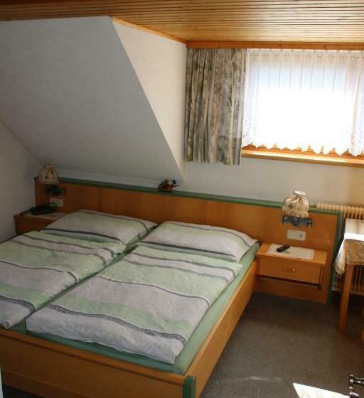 Pokój Rodzinny, Haus Dorfer