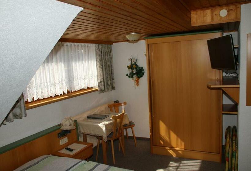 Quarto Estandar com Sacada, Haus Dorfer