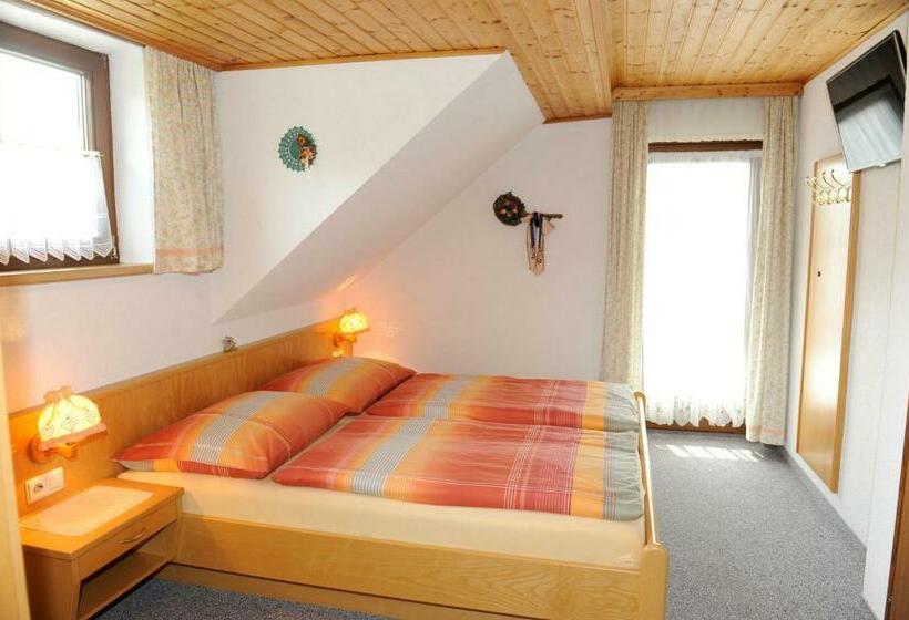 Quarto Familiar, Haus Dorfer