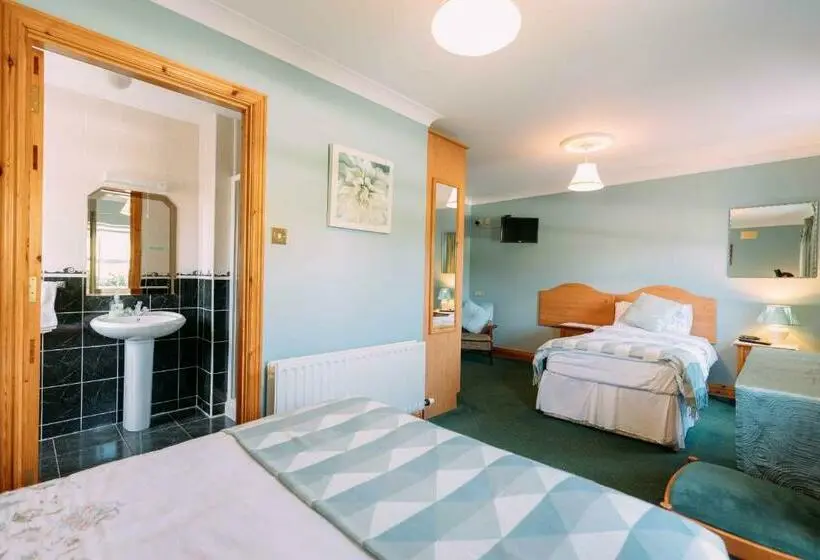 Perhehuone, Clareville House B&b