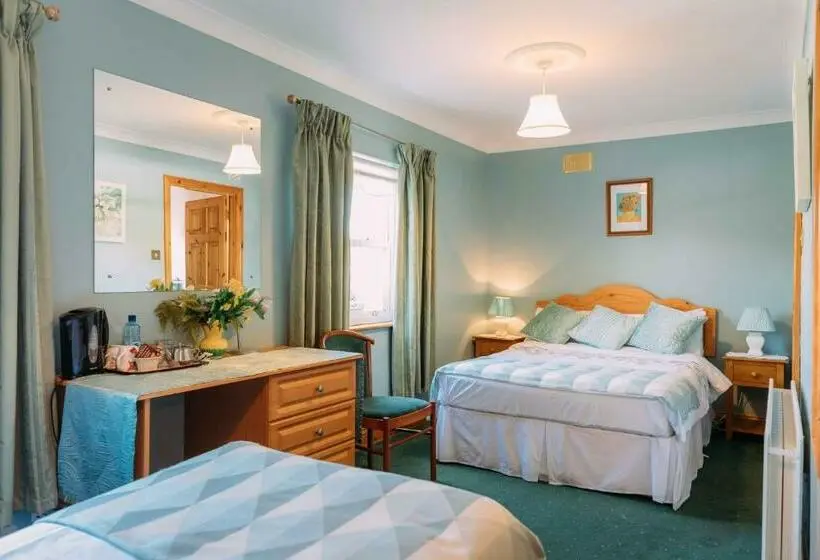 Perhehuone, Clareville House B&b
