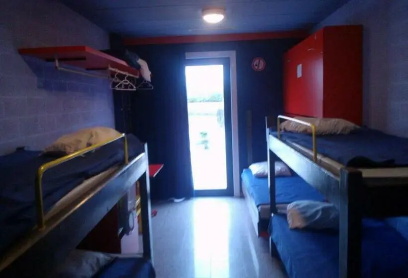 Vuode Makuusalissa, Herdersbrug Youth Hostel