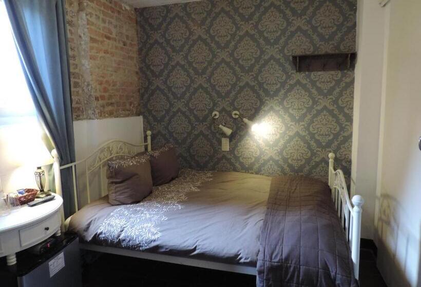 이코노미 룸, Berneau