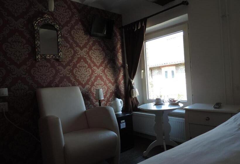 이코노미 룸, Berneau