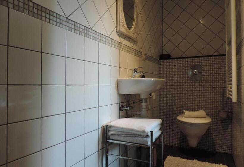 이코노미 룸, Berneau