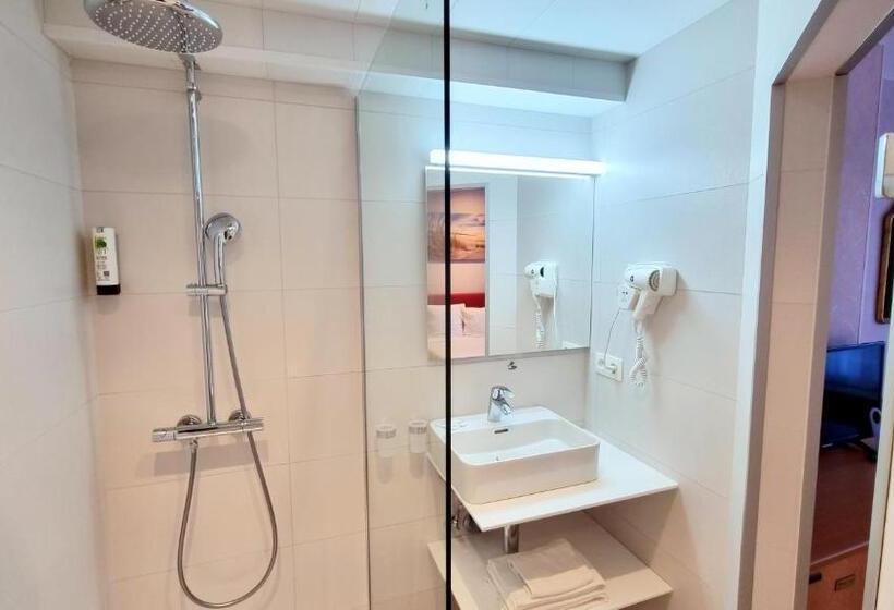 חדר קומפורט, Cardiff