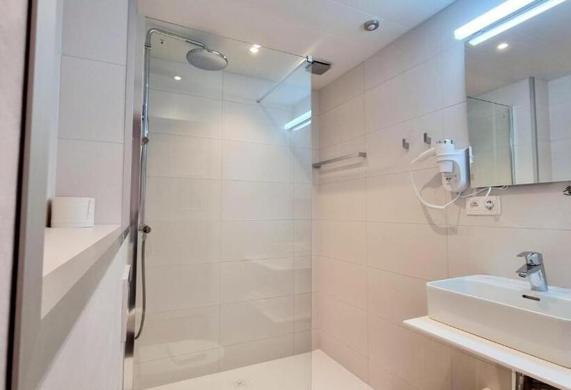 חדר קומפורט, Cardiff