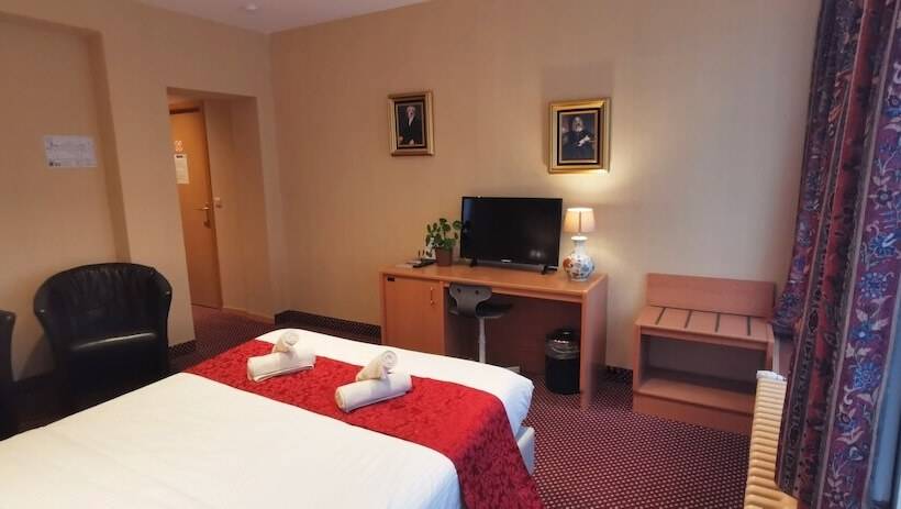 חדר קלאסי, Cardiff