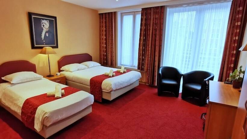 חדר משפחתי קלאסי, Cardiff