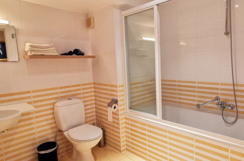 חדר קומפורט, Cardiff