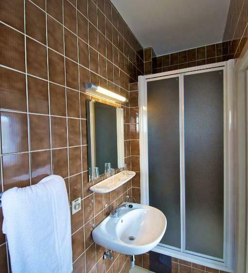 标准单人间, De Golf