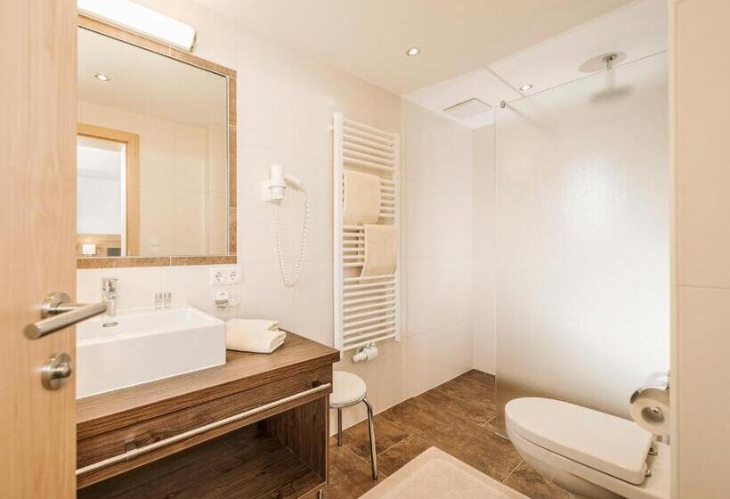 Comfort room with balcony, Gletscherblick