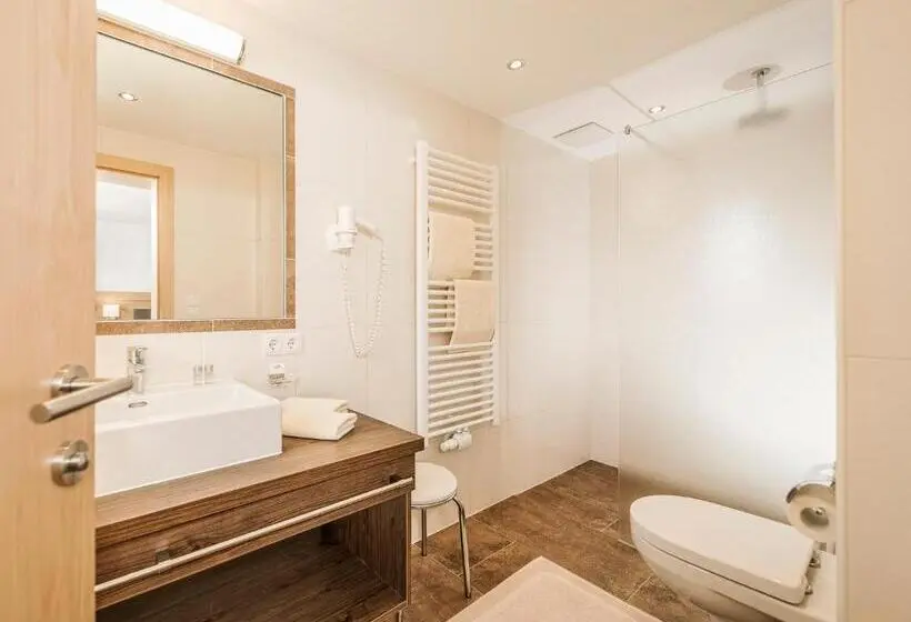 Comfort room with balcony, Gletscherblick