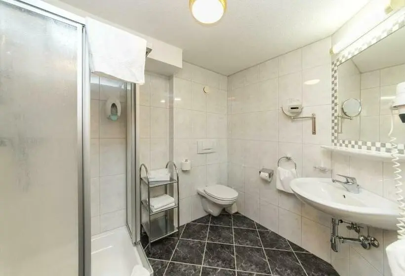 Habitación Triple Estándar con Balcón, Idhof