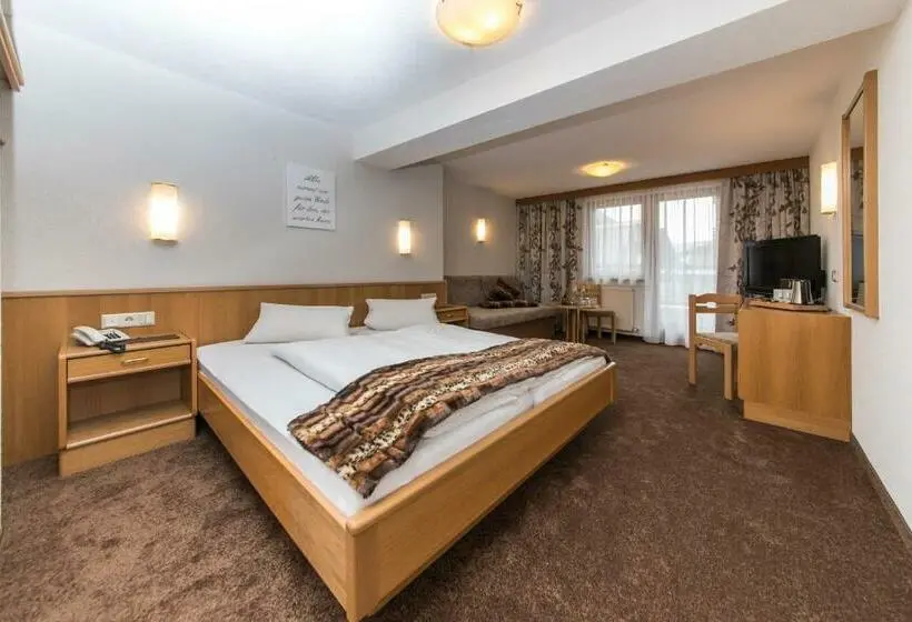 Habitación Triple Estándar con Balcón, Idhof